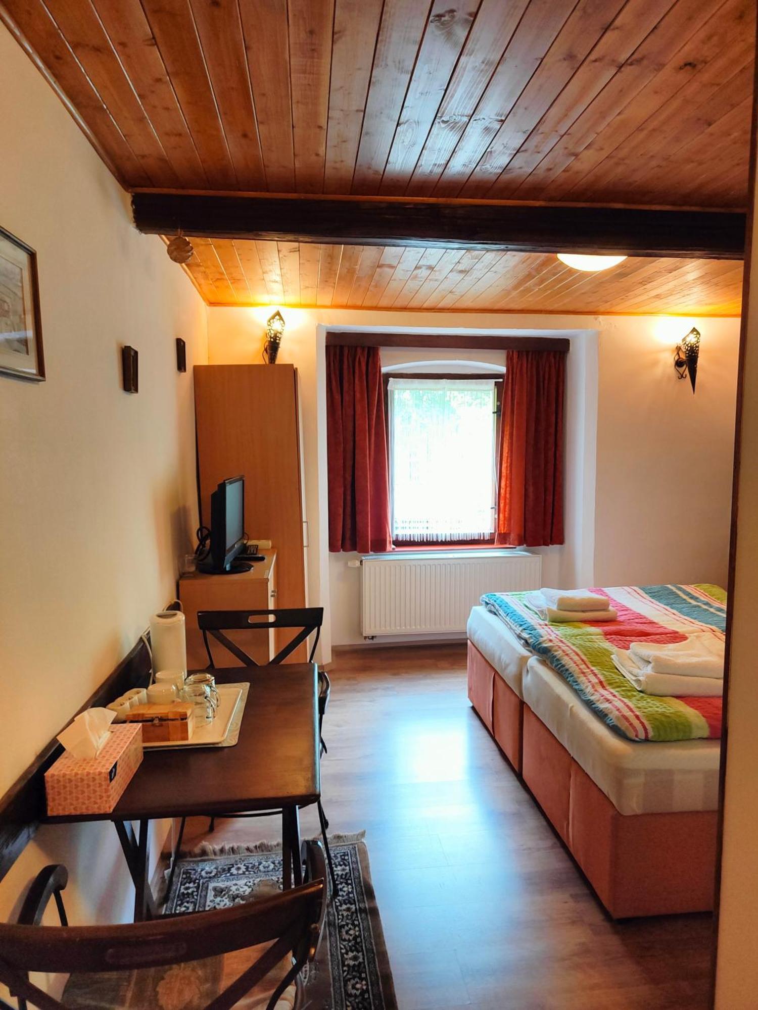 Bed And Breakfast Tvrz Velká Bukovina Dış mekan fotoğraf