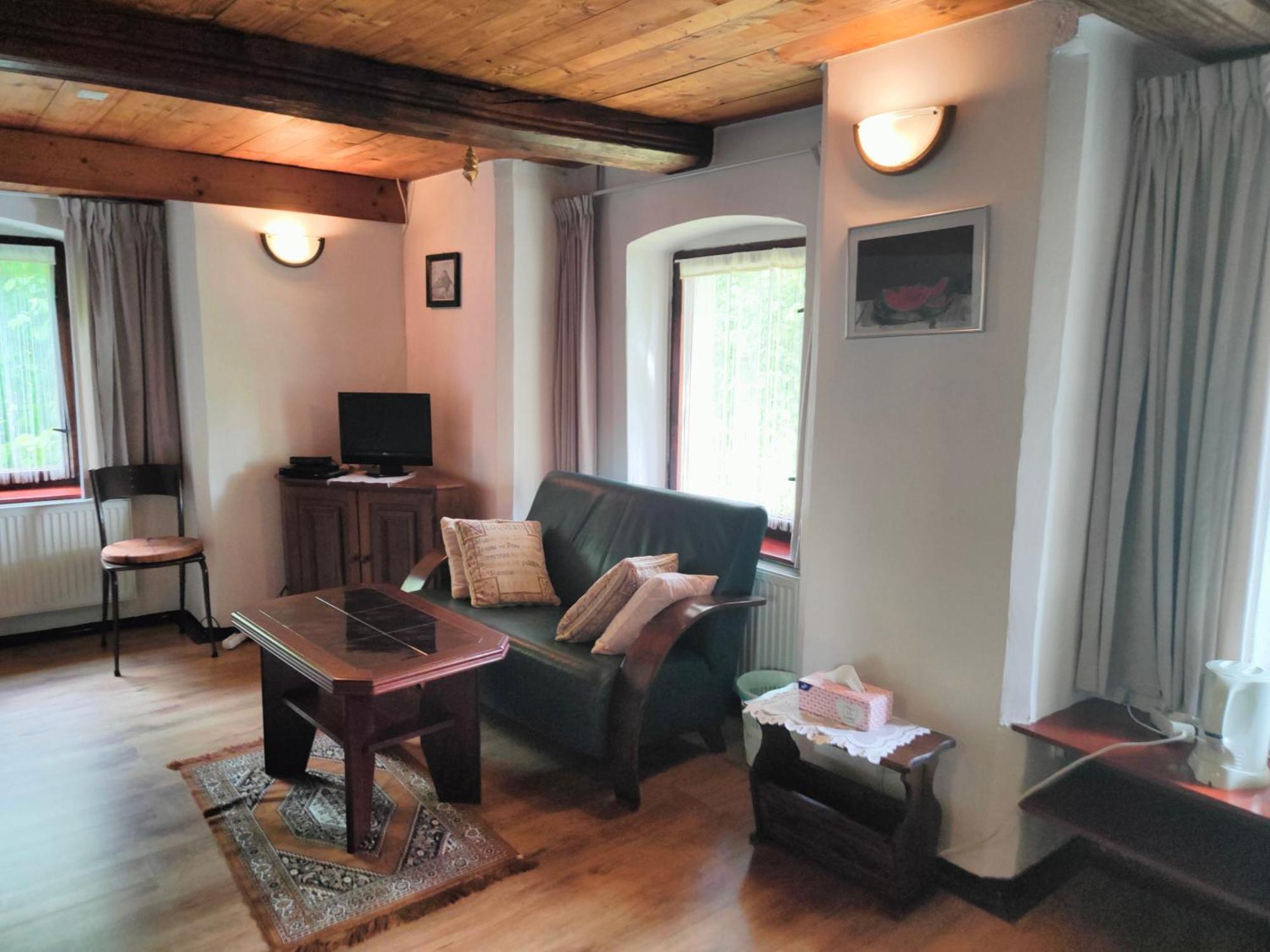 Bed And Breakfast Tvrz Velká Bukovina Dış mekan fotoğraf
